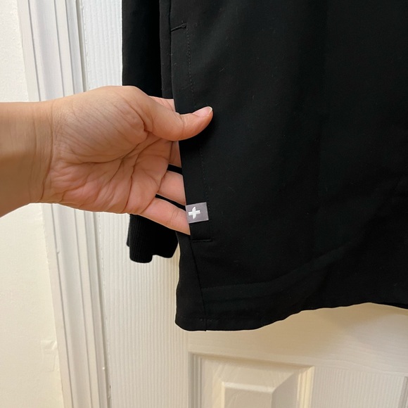 RARE Figs Rafaela Remix Long Sleeve Scrub Top - Black, Medium - Picture 3 of 9